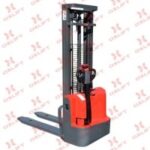 Фото 38 - Самоходный Штабелер AX-2510 OXLIFT 2,5 м 1000 кг.