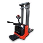Фото 19 - Самоходный Штабелер с Платформой для Оператора BX-3515 OXLIFT 3,5 м 1500 кг.