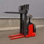 Фото 20 - Самоходный Штабелер BX-5515 FFL OXLIFT 5,5 м 1500кг.