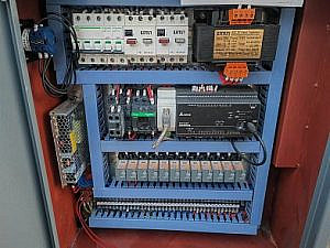 Фото 13 - MetalTec BS 300 CA автоматический колонный ленточнопильный станок.