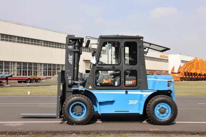 Фото 2 - Вилочный погрузчик TRF D70-3Х.