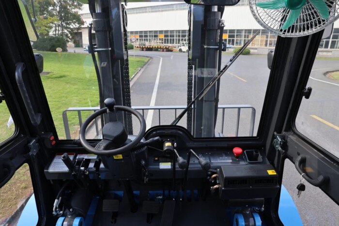 Фото 6 - Вилочный погрузчик TRF D70-3Х.